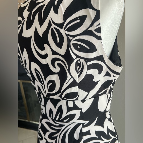 LONDON STYLE MIDI DRESS - Picture 6 of 9